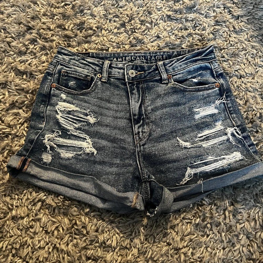American Eagle Outfitters Distressed high rise mom jean shorts size 4